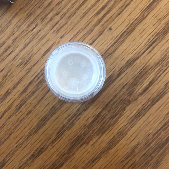 🎀Cover FX Setting Powder 🎀 - Picture 2 of 3